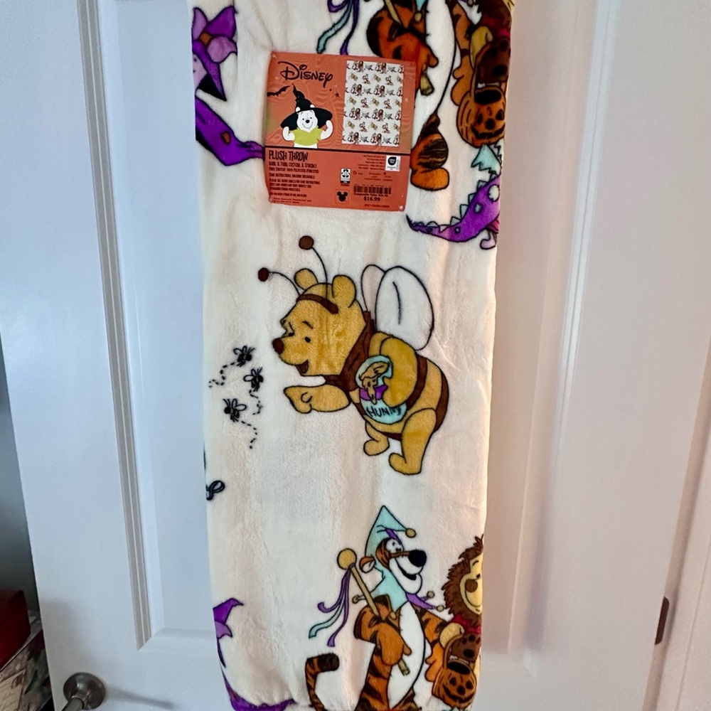 Disney Winnie the Pooh Halloween Throw NWT